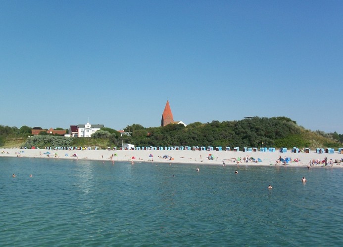 Strand an der Seebrücke (ca. 2 km entfernt)