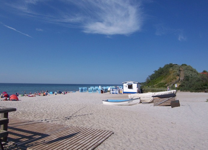 Strand an der Seebrücke (ca. 2 km entfernt)